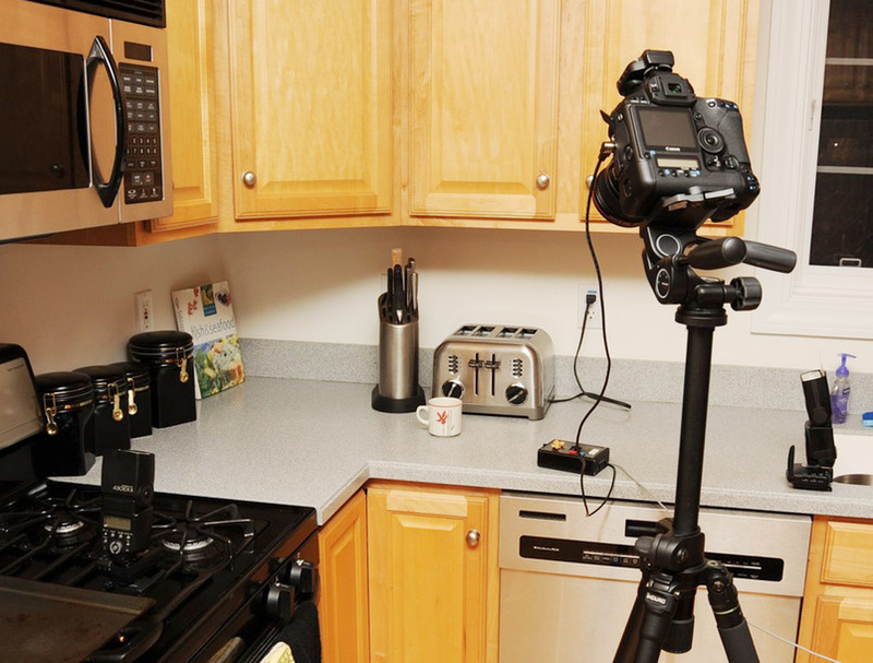 Illustration for article titled Crazy Wireless Camera Flash Setup Captures Mouse, None the Wiser, As It Meets Its Maker